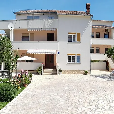 Apartments With Parking Space Supetarska Draga - Donja, Rab - 5060 Apartment Supetarska Draga