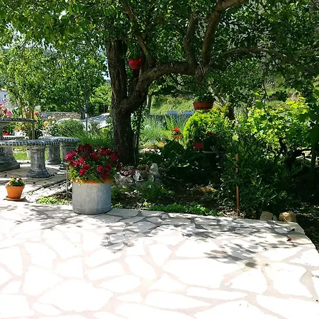 Apartments With Parking Space Supetarska Draga - Donja, Rab - 5060